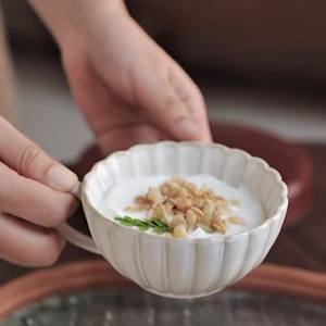 Taza <span class=keywords><strong>de</strong></span> Café/Té <span class=keywords><strong>de</strong></span> Cerámica con Platillo, Diseño Moderno <span class=keywords><strong>de</strong></span> Pétalos <span class=keywords><strong>de</strong></span> Crisantemo, Pintura Bajo Esmalte, Transformación en Horno, <span class=keywords><strong>para</strong></span> el Hogar - Product Image 3