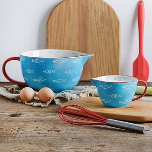 Bát trộn gốm sứ hình cá đáng yêu vẽ tay, có vòi rót dễ dàng, đáy chống trượt, có tay cầm, dùng làm bát trộn salad, cốc đánh trứng - Product Image 4