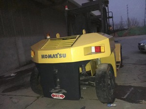 Montacargas Diésel Komatsu FD160 de 16 Toneladas de Segunda Mano de Japón con Precio Bajo, Motor y Neumáticos Sólidos - Product Image 6