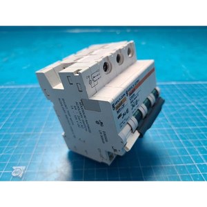 Contact auxiliaire de déclenchement de shunt Merlin Gerin MX+OF/C60N 30A C 26974+17467, utilisé comme pièce détachée pour équipement semi-conducteur Legacy - Product Image 2