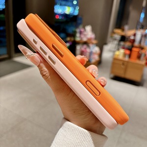 Custodia Protettiva Antiscivolo in Silicone Premium Effetto Pelle Colore Puro Anti-Caduta con Cornice Lente per iPhone 17 Pro 16 Pro Max - Product Image 4