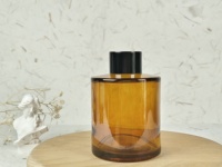 Bouteille de diffuseur de roseau en verre ambré de produit ménager de désodorisant de haute qualité 150ML avec bouteille en verre d'arôme de bouchon noir en aluminium