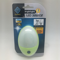 Veilleuse LED A58 à brancher avec capteur crépusculaire, designs minimalistes pour chambre à coucher en plastique jaune/bleu/blanc