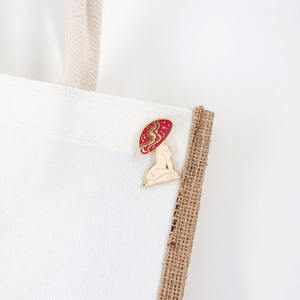 2025 Nieuwe Populaire Vergulde Metalen Badge Paddestoel Sexy Meisje Ontwerp Hard Email Reversspeldjes Op Voorraad - Product Image 5