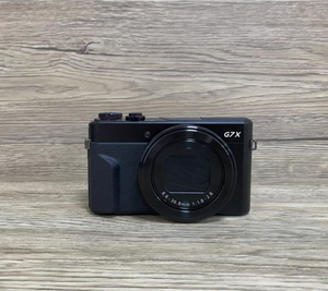 Gamme polyvalente de 24 à 100 mm + zoom optique 4,2x — des selfies grand angle aux portraits téléobjectif, une seule caméra fait tout ! - Product Image 1