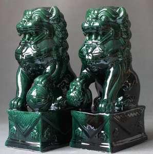 Statue Feng Shui de <span class=keywords><strong>chien</strong></span> Fu de la dynastie Tang en <span class=keywords><strong>porcelaine</strong></span> émaillée tricolore de grande taille, style animalier - Product Image 2