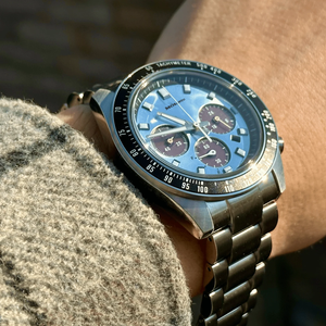 メンズスタイリッシュビジネスウォッチ シルバー ETAクォーツムーブメント クロノグラフカレンダー機能 カジュアルソーラーパワー夜光腕時計 - Product Image 4