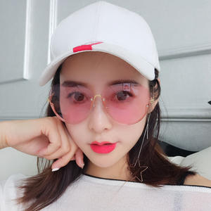 Lunettes de soleil tendance pour femmes, demi-cadre doré, verres gris, UV400, forme ovale, confortables pour les visages ronds, G2 1789 - Product Image 4