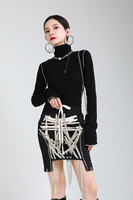 Vêtements femme demi-jupe irrégulière automne 2020 nouvelle jupe noire à poches tridimensionnelles à plusieurs niveaux de couleur contrastante avec cordon à lacets