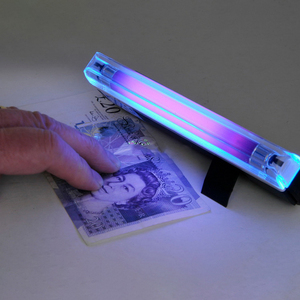 Detector de billetes portátil UV DC-01 de 395nm, alimentado por batería, verificador de dinero falsificado para cajeros de tiendas y bancos. - Product Image 1