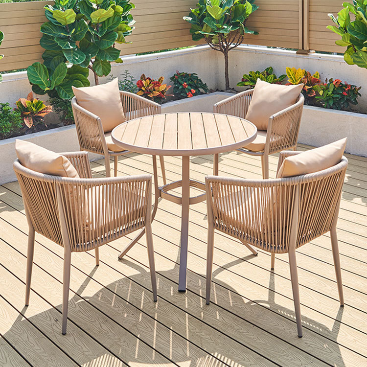 Outdoor-Tisch- und Stuhl-Set für Garten und Hof Antiseptische Wasserfeste Café-Tische und -Stühle Kunststoff-Holz Runder Tisch| Alibaba.com