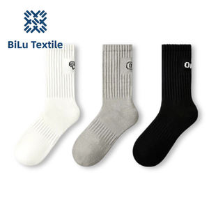 Chaussettes de sport unisexes blanches avec logo personnalisé, design athlétique, pour hommes, avec coussinets et logo. - Product Image 1