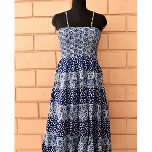 Robe longue élégante en coton indigo à rayures indigo tie-dye pour soirée - Product Image 1