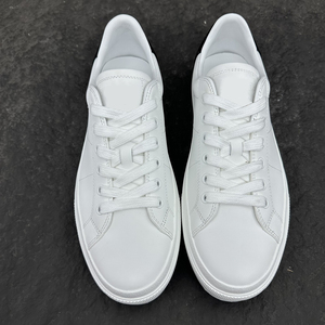 2025 nuevos zapatos blancos para hombres, diseño de cuero ligero, zapatos casuales de diseñador bajos versátiles - Product Image 3