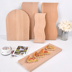 Plateau de service rond en bois de hêtre de style japonais avec cercles concentriques pour desserts et service à thé - Product Image 2