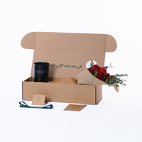 Échantillon gratuit Délicat motif personnalisé matériaux recyclables ondulé fleur M boîte Carton carré avec rose fleur boîte d'expédition