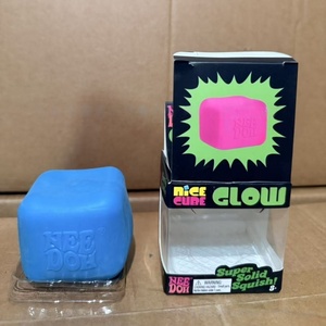 Exclusivo Juguete Antiestrés Needoh Nice Cube de Material Grueso, Súper Sólido y Transparente en Color Azul para Aliviar el Estrés, Regalo para Niños - Product Image 3
