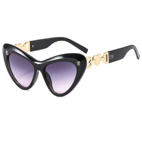 Nouvelles Lunettes de soleil œil de chat transfrontalières avec chaîne en métal en forme de cœur, style rétro, grandes, pointues, dorées, légères, protection UV, polyvalentes