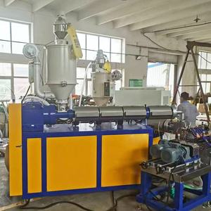 Ligne de production par extrusion de conception spéciale pour tuyaux d'aspiration flexibles en PVC souple et <span class=keywords><strong>rigide</strong></span> à haute efficacité - Product Image 4