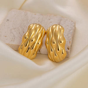 Pendientes de Moda Retro con Diseño de Onda, Chapados en Oro de 18K, de Acero de Titanio, para Mujer, Joyería para Fiestas - Product Image 3