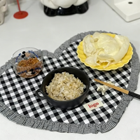 Sous-plats isolants multi-tailles personnalisables avec logo, sous-plat de table à manger en forme de cœur à carreaux, dessous de verre mignon en dentelle plissée, tapis de tasse à eau