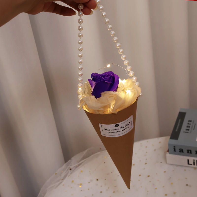 ไอศกรีมดอกกุหลาบสีม่วง