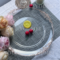 Assiettes de présentation rondes transparentes en plastique rose doré de 13 pouces, style baroque premium, pour banquets et mariages, vente en gros