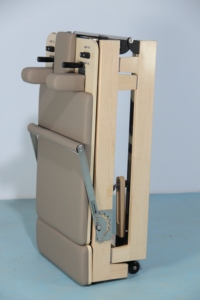 Machine de Pilates avec cadre en alliage d'aluminium et revêtement en cuir microfibre, design pliable pour studios de yoga, usage domestique et entraînements privés - Product Image 3