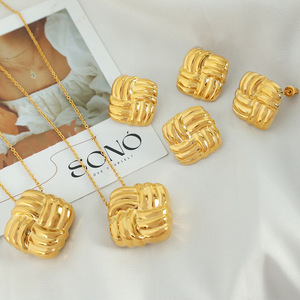 ชุดต่างหูและสร้อยคอทองคำทรงเรขาคณิตสำหรับผู้หญิงสวมใส่ทุกวัน - Product Image 1