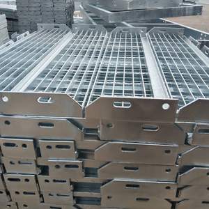 Escalier extérieur galvanisé <span class=keywords><strong>Caillebotis</strong></span> <span class=keywords><strong>Caillebotis</strong></span> <span class=keywords><strong>Caillebotis</strong></span> creux en acier Gi expansé Produit métallique Matériaux de construction Couverture de grille de tranchée d'inondation - Product Image 3