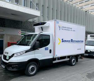 Canter-carrocería de camión mitsubishi, caja refrigerada, 2 tonos, con aislamiento - Product Image 2