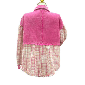 Giacca corta da donna in velluto a coste e Tweed con frange in velluto a coste multicolore abbottonata rosa e grigia - Product Image 6