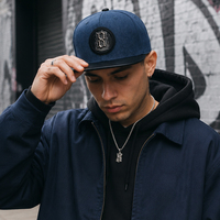 Gorra Snapback Azul para Hombre con Visera de Cuero, Estilo Hip Hop, Insignia Metálica, Ajustable, de Algodón y Poliéster, Estructurada, Estilo Urbano