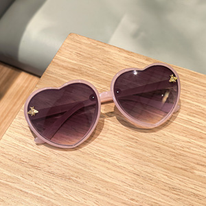 <span class=keywords><strong>Occhiali</strong></span> da Sole <span class=keywords><strong>a</strong></span> Cuore Polarizzati Anti-UV con Montatura Completa per Donna; <span class=keywords><strong>Occhiali</strong></span> da Sole Carini con Cartoni Animati, Nuovi Stili, Vendita all'Ingrosso - Product Image 2
