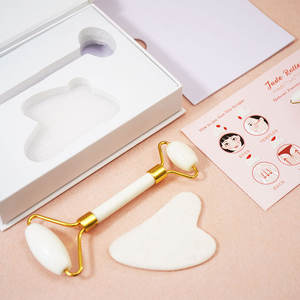 OEM Private Label Gua Sha Set <span class=keywords><strong>rullo</strong></span> al quarzo <span class=keywords><strong>per</strong></span> <span class=keywords><strong>massaggio</strong></span> <span class=keywords><strong>viso</strong></span> corpo pietra naturale dente <span class=keywords><strong>di</strong></span> sega <span class=keywords><strong>rullo</strong></span> <span class=keywords><strong>di</strong></span> <span class=keywords><strong>giada</strong></span> bianca e Guasha con scatola - Product Image 5