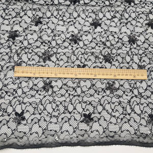 Nouveau tissu de mariée de luxe en dentelle française tricotée à sequins noirs 3D style Dubaï, motif floral vintage - Product Image 3