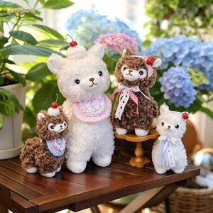 Lindo Peluche de Alpaca, Animal de Peluche Kawaii, Muñeco de Alpaca Blanco de Felpa Suave con Lazo y Decoración de Cereza, Regalo al por Mayor - Product Image 3