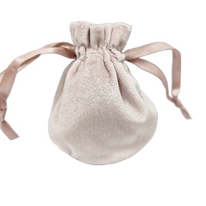 Vente en gros de petits sacs en velours, pochettes personnalisées avec cordon de serrage, sacs d'emballage pour bijoux - Product Image 2