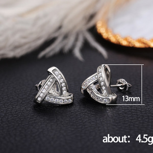 Orecchini a Perno con Zirconi Taglio Baguette a Triangolo per Donne, Gioielli Eleganti e Scintillanti per Uso Quotidiano - Product Image 4