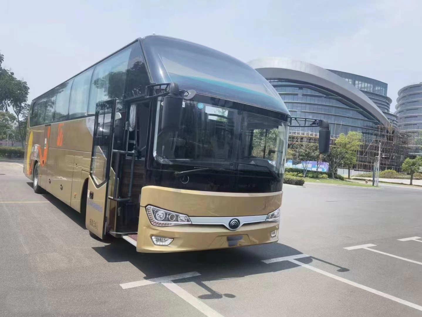 Yu Tong ZK6128 Luxury Tour Bus - 54 Seats, Euro 5 Emission