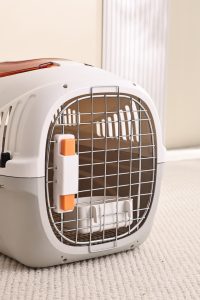 Cage de transport <span class=keywords><strong>pour</strong></span> animaux de compagnie 304 avec porte chromée, bol, séparateur d'urine, puits de lumière et option personnalisable - Product Image 3
