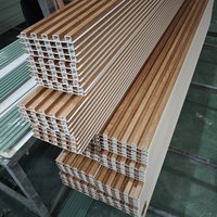 Décoration intérieure moderne : Lambris WPC, tube carré creux, colonne, cloison, plafond à grain de bois, tube en bois pour murs intérieurs