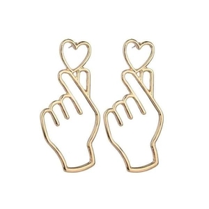 Boucles d'oreilles pendantes fantaisie en forme de cœur creux, design moderne, vente en gros - Product Image 1