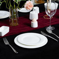 Service de vaisselle en porcelaine fine personnalisé P&T Wholesale, style minimaliste, blanc, pour restaurant et hôtel.