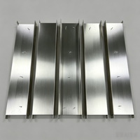 Fabrication sur mesure de tôles métalliques, boîtier en forme de U, revêtement en poudre noir mat, couvercle en tôle métallique, fournisseur par contrat
