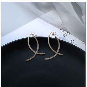 Boucles d'oreilles tendance en acier inoxydable plaqué or, motif croix géométrique, pour femme, style célébrité <span class=keywords><strong>internet</strong></span>, effet amincissant - Product Image 3