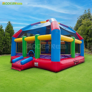 Château gonflable vibrant avec une grande surface pour les enfants dans un parc gonflable - Product Image 2