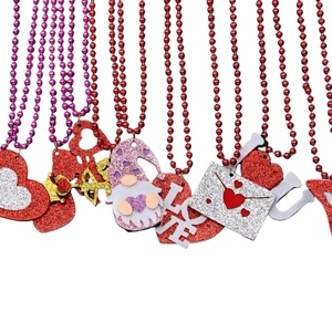 Collar con Colgante de Corazón Brillante de San Valentín con Diseño de Labios Rojos y Cuentas - Product Image 1