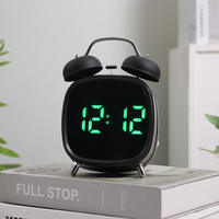 Réveil numérique sonore créatif pour bureau, table, chambre à coucher, idéal pour les gros dormeurs, décoration de chevet et de maison