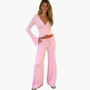 Ensemble de vêtements de détente personnalisés pour femmes, pantalon évasé et haut moulant en modal de bambou, deux pièces, fabriqué au Vietnam - Product Image 2